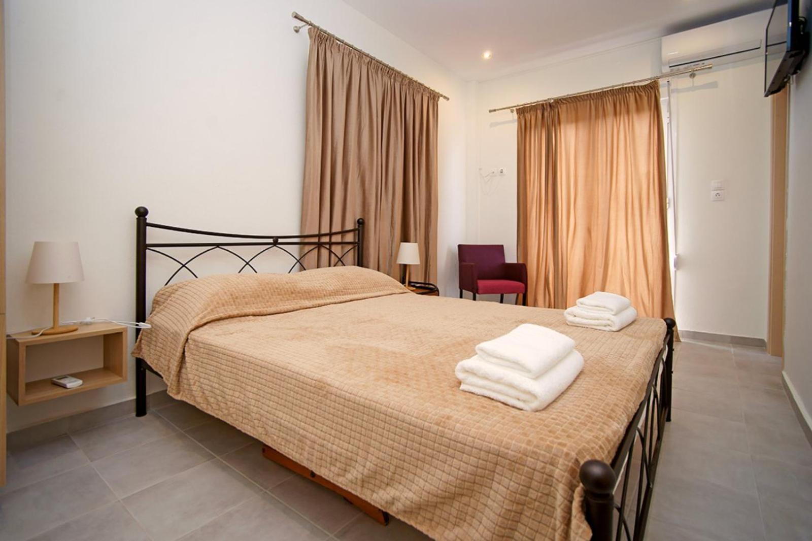 Karnagio Rooms Kyparissia Zewnętrze zdjęcie